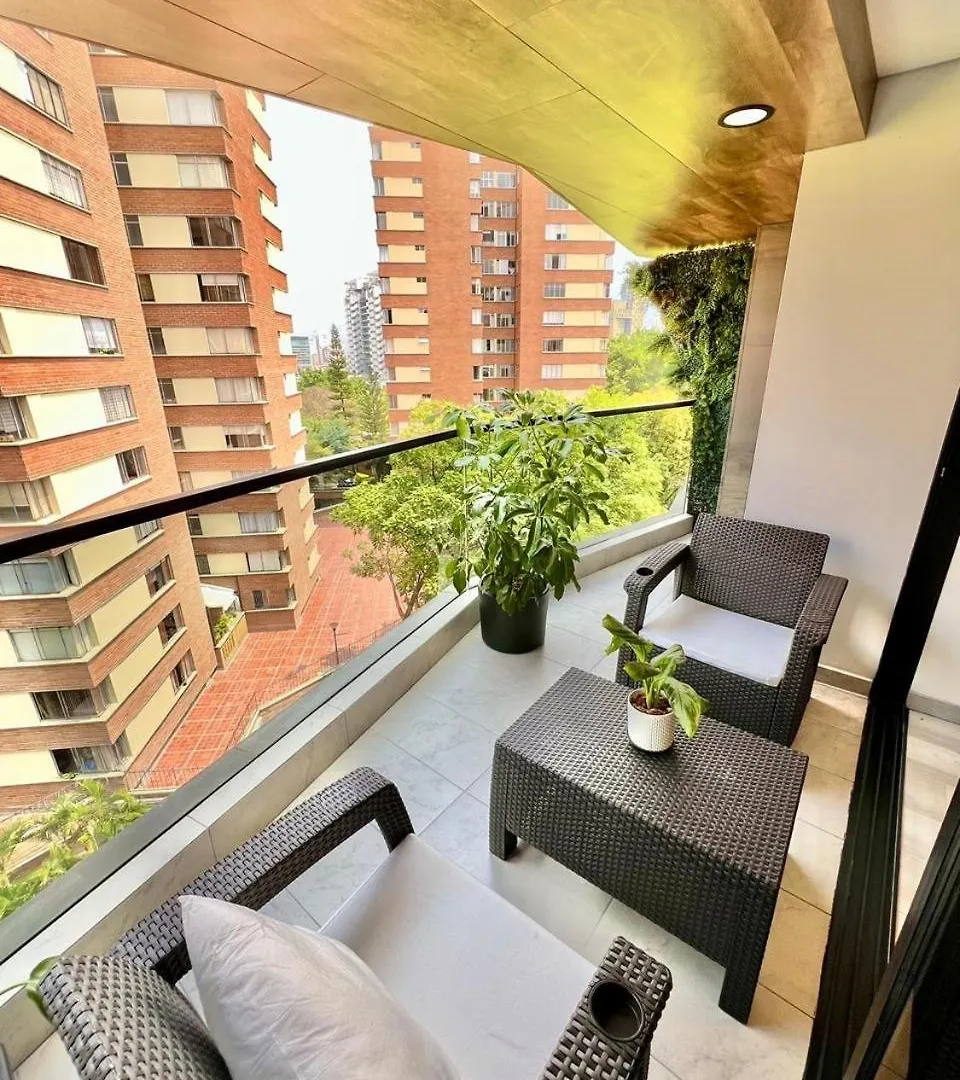 Luxurious & Rustic Medellin Apt - Up To 10 People アパート