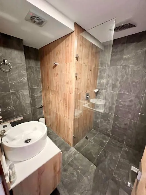 Luxurious & Rustic Medellin Apt - Up To 10 People アパート